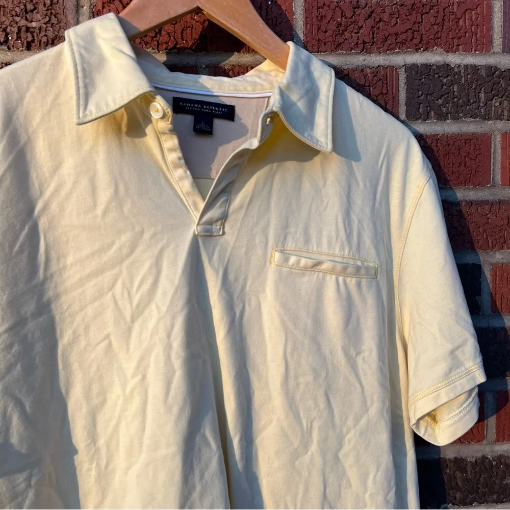 Banana Republic Yellow Collared Short Sleeve Polo Shirt